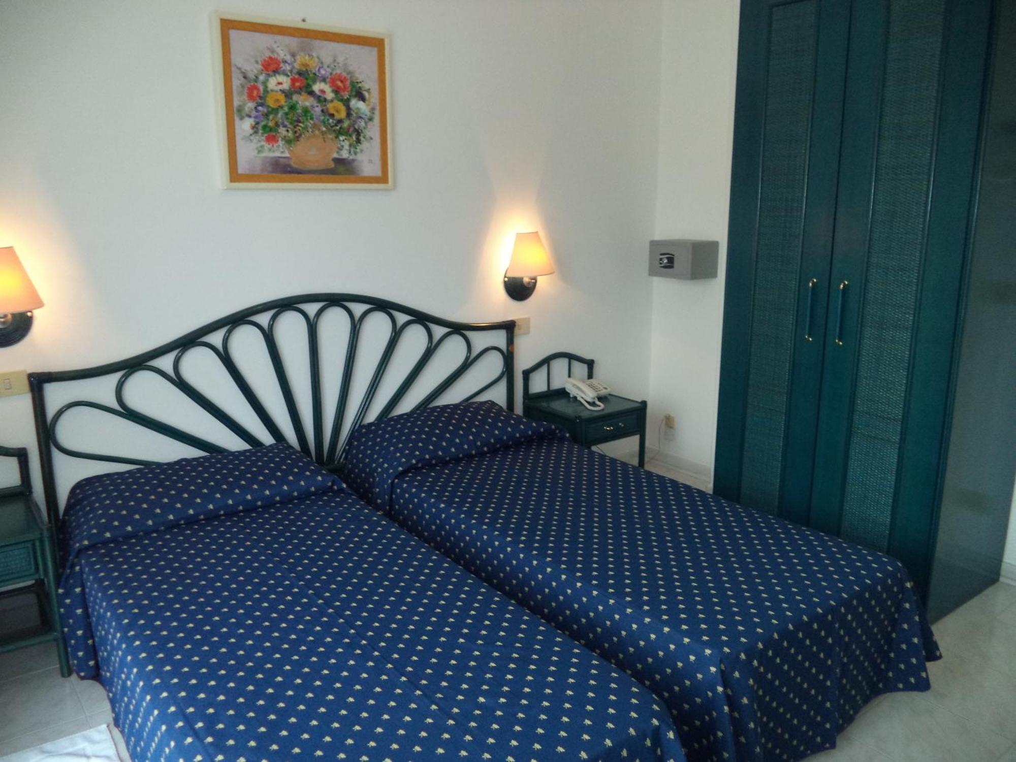 Hotel Miramare Diano Marina Habitación foto