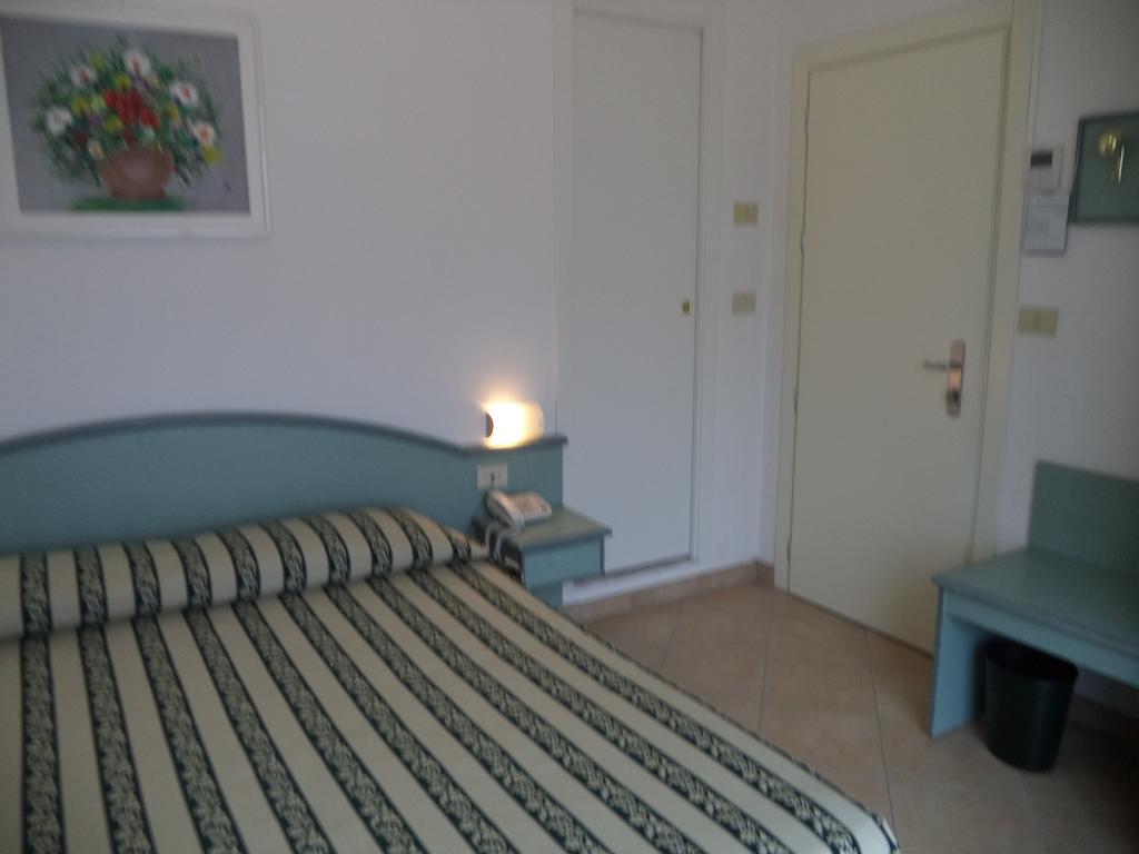 Hotel Miramare Diano Marina Habitación foto