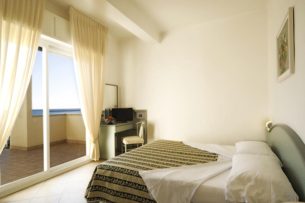 Hotel Miramare Diano Marina Exterior foto